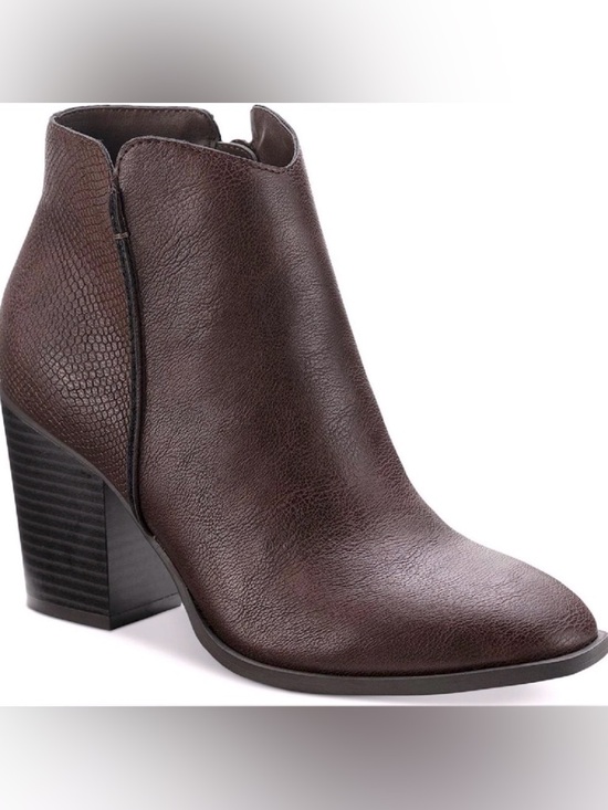Sun + Stone Shoes - NIB [Sun + Stone] Graceyy Dark Brown Smooth Faux Leather Block Heel Booties